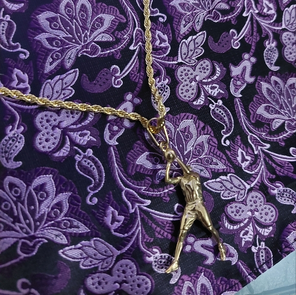 18K Gold Plated Kobe/Jordan 🏀 Basketball Player Pendant and 18K Rope Chain - Picture 2 of 9